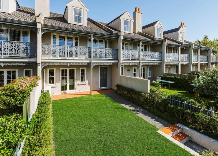  at 10 Leneford Drive, East Tamaki, Auckland