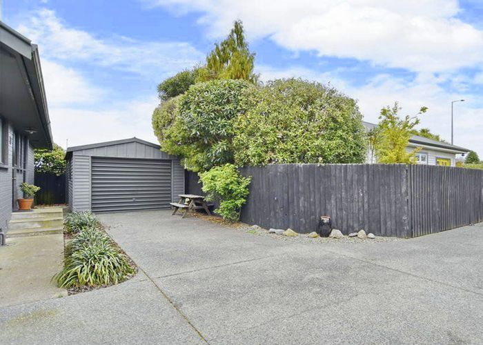  at 2/18 Wairakei Road, Strowan, Christchurch