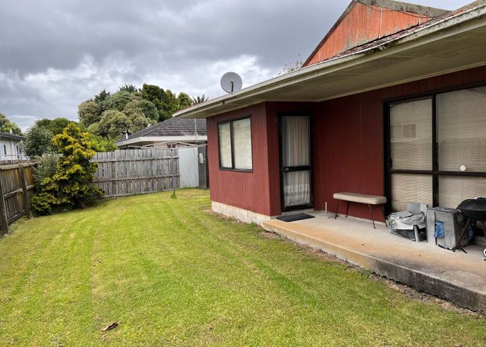  at 2/14 Sturges Road, Henderson, Auckland