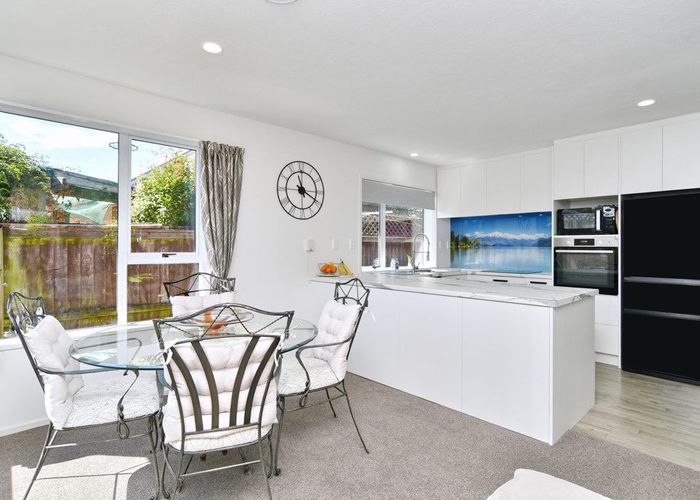  at 2/76 Highsted Road, Bishopdale, Christchurch City, Canterbury