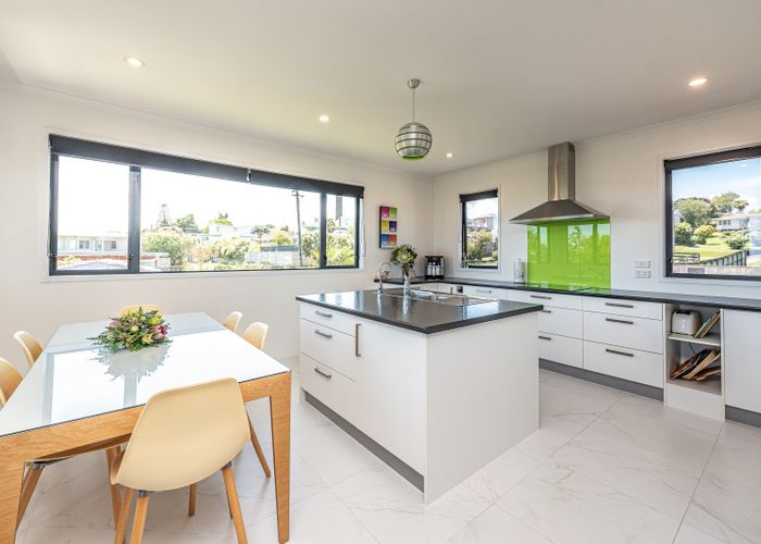  at 12 Windsor Terrace, Durie Hill, Whanganui