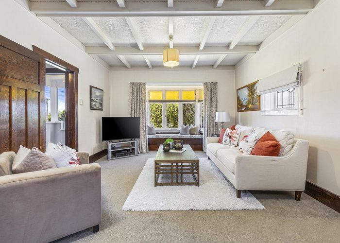  at 1/135 Shakespeare Road, Milford, Auckland