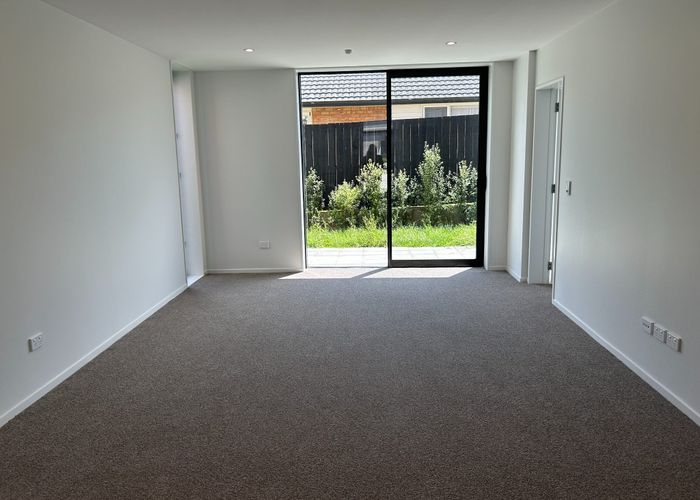  at 2/12 Treasure Lane, Te Atatu South, Waitakere City, Auckland