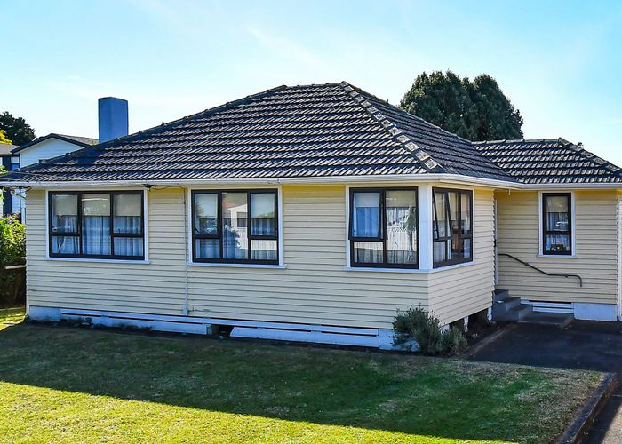  at 2 Cambridge Road, Manurewa, Auckland