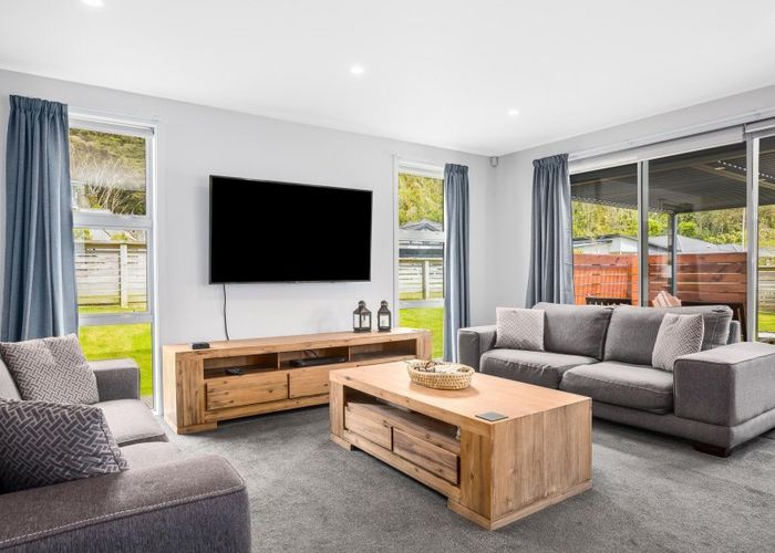  at 48 Banks Boulevard, Whitby, Porirua