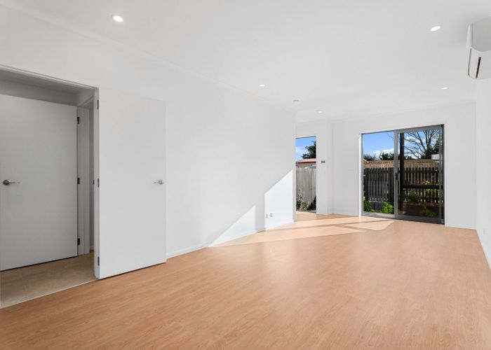  at 7 Isabella Lane, Henderson, Auckland