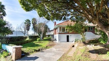  at 2 Fowlds Avenue, Sandringham, Auckland