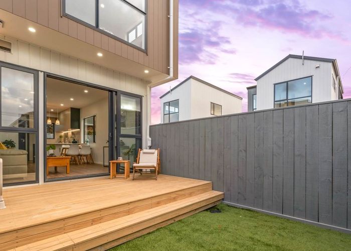  at 3/113 Flanshaw Road, Te Atatu South, Auckland