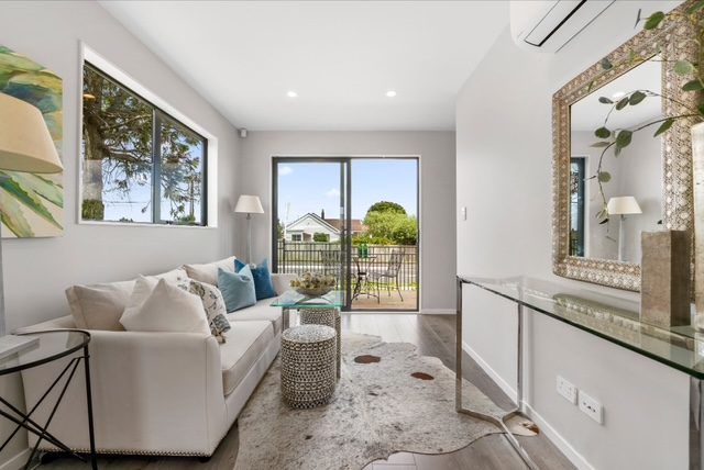  at 36 Hutchinson Rd, Bucklands Beach, Manukau City, Auckland