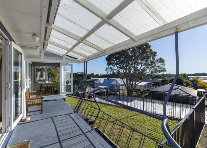  at 52 Queens Road, Glen Avon, New Plymouth, Taranaki