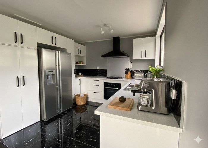  at 2/190 Te Irirangi Drive, Flat Bush, Manukau City, Auckland