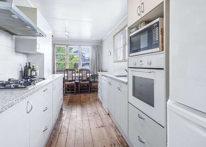  at 28 Paul Crescent, Fairfield, Hamilton
