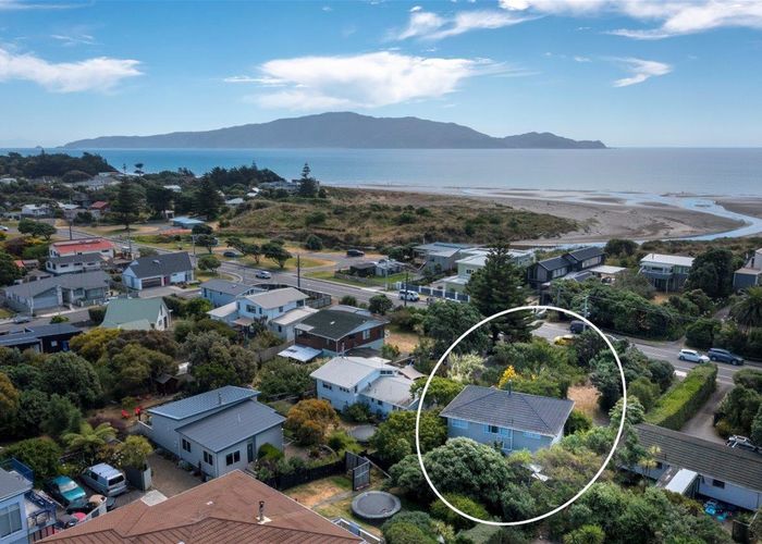  at 28 Field Way, Waikanae Beach, Waikanae