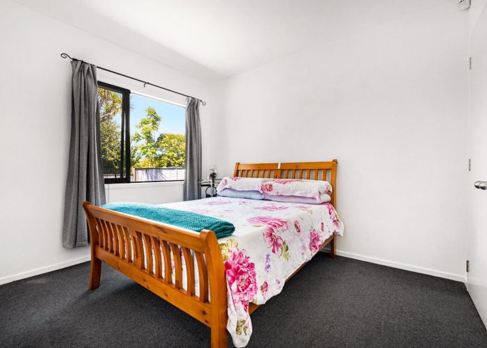  at 2/19 Howe Street, Howick, Auckland
