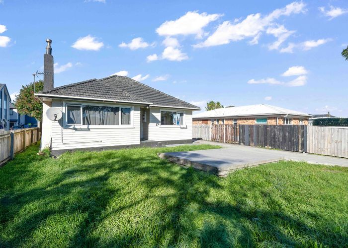  at 8 Martin Road, Manurewa, Manukau City, Auckland