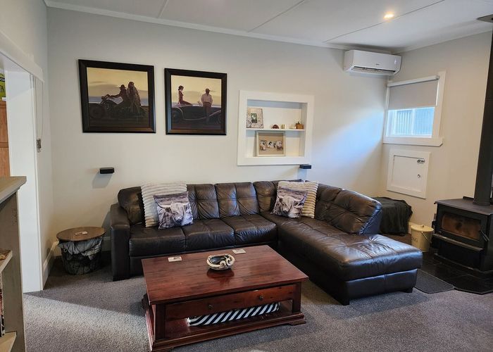  at 10 Paraekaretu Street, Hunterville