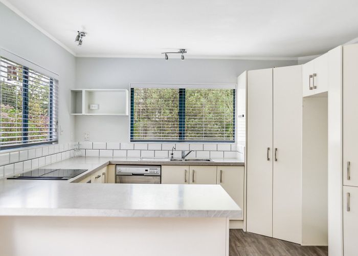  at 27 Greenfield Drive, Western Heights, Hamilton