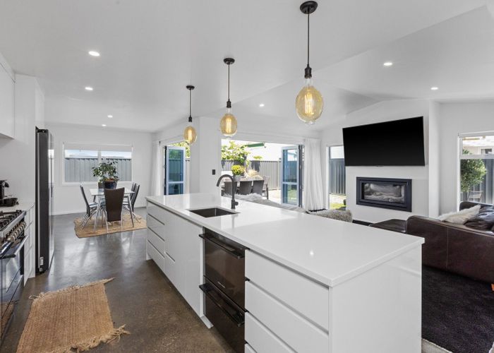  at 1417 Woodstock Avenue, Mayfair, Hastings