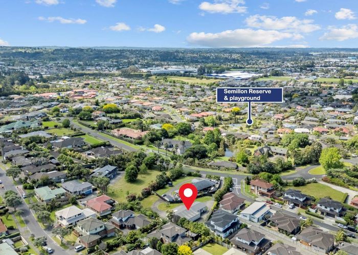  at 8 Burgundy Park Avenue, Henderson, Waitakere City, Auckland