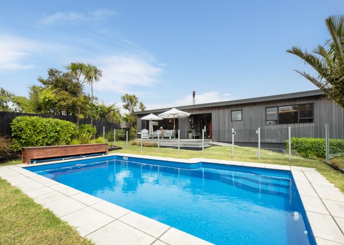  at 203 Piha Road, New Lynn