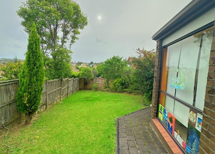 at 2/16 Manutara Avenue, Forrest Hill, North Shore City, Auckland