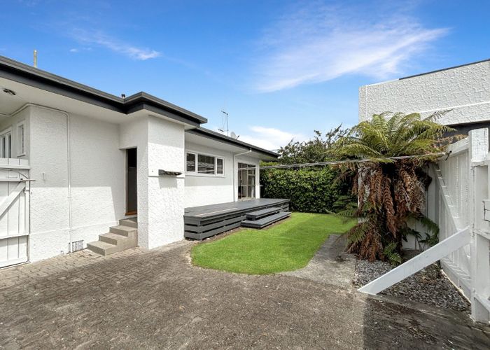  at 303 College Street, West End, Palmerston North, Manawatu / Whanganui