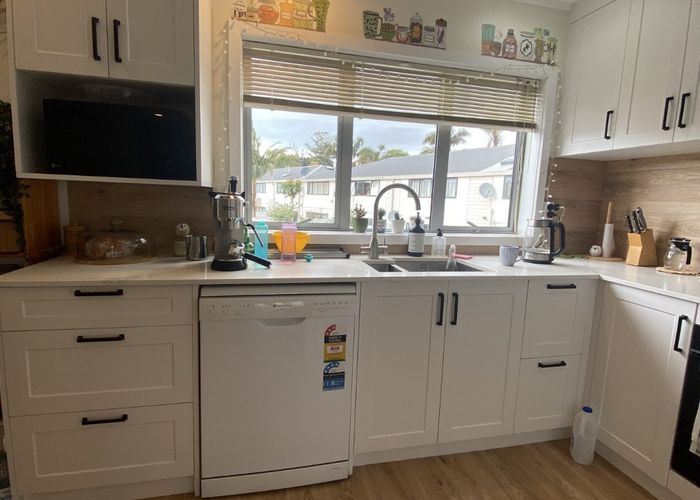  at 10/15 Andersons Road, Oteha, North Shore City, Auckland