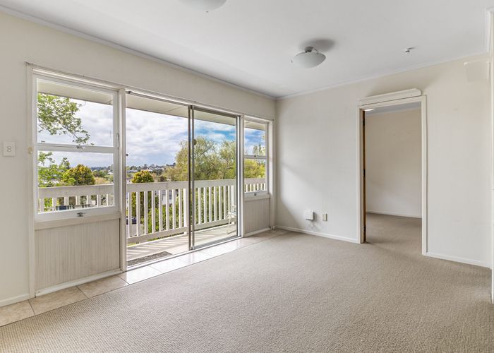  at 2/6 Hobday Place, Meadowbank, Auckland