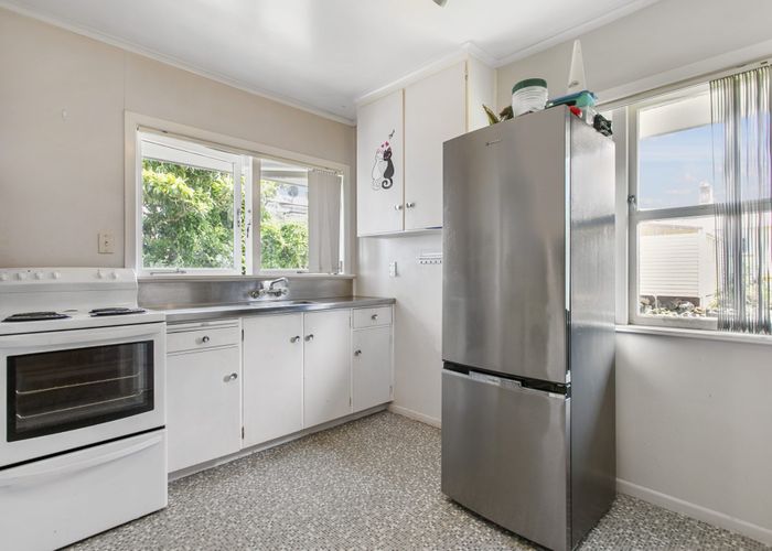  at 4/5 Matipo Street, Balmoral, Auckland