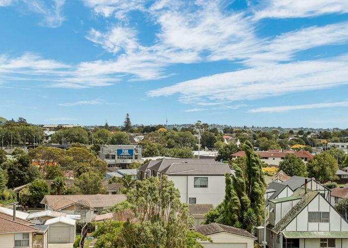  at 5B Glenshee Place, Highland Park, Manukau City, Auckland