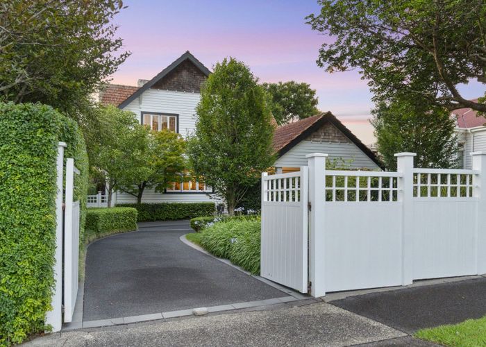  at 9 Kakariki Avenue, Mount Eden, Auckland City, Auckland