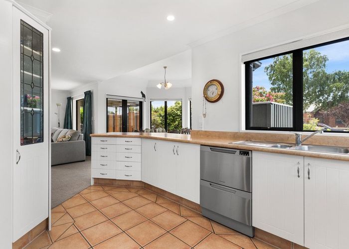  at 39 Anglesea Avenue, Parklands, Christchurch City, Canterbury