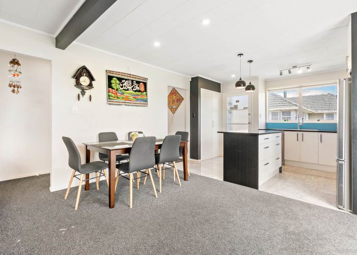  at 8 Daphne Road, Papatoetoe, Auckland