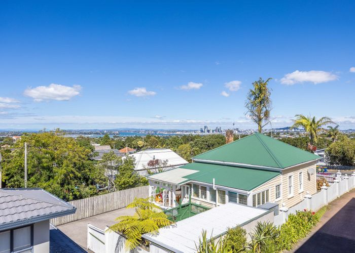  at 7/219 Onewa Road, Birkenhead, Auckland