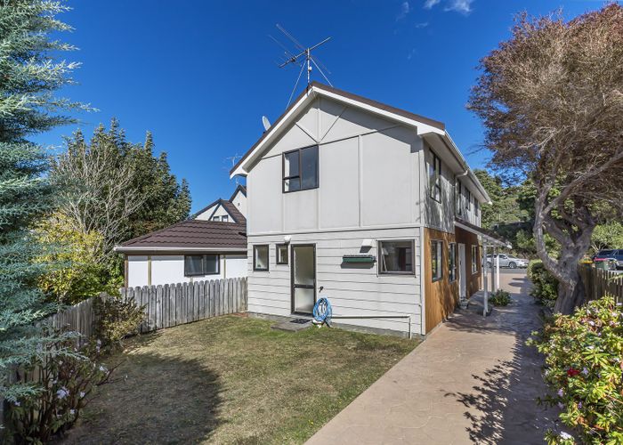  at 90 Weka Street, Miramar, Wellington
