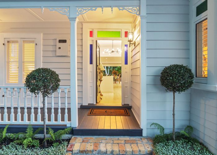  at 18 Pine Street, Mount Eden, Auckland