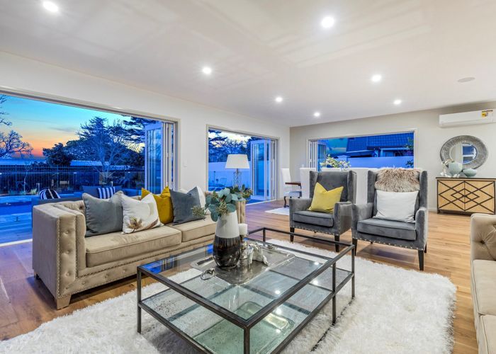  at 19  Oak Manor Drive, Albany, North Shore City, Auckland