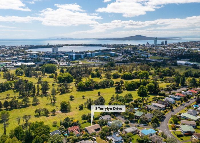  at 8 Terrylyn Drive, Hillcrest, Auckland