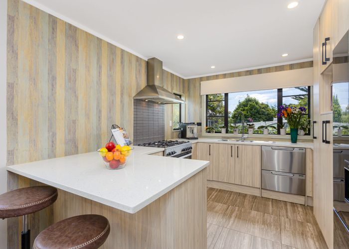  at 2/84 Verbena Road, Birkdale, Auckland