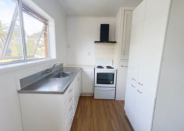  at 3 Regal Place, Forrest Hill, Auckland