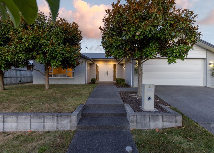  at 5 Audrey Place, Flagstaff, Hamilton