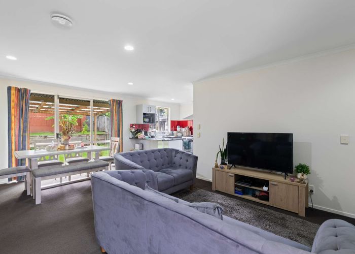  at 1/322 WEST COAST RD, Glen Eden, Waitakere