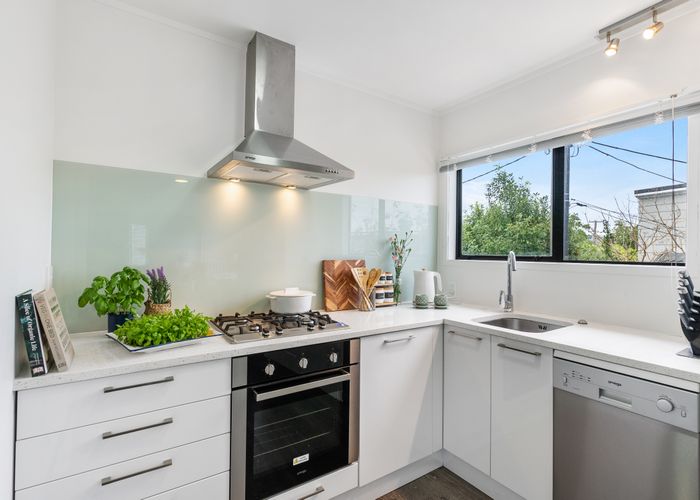  at 2/181 Rangatira Road, Beach Haven, Auckland
