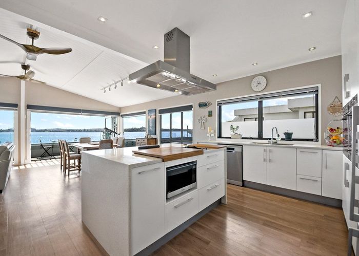  at 2/62 The Parade, Bucklands Beach, Manukau City, Auckland