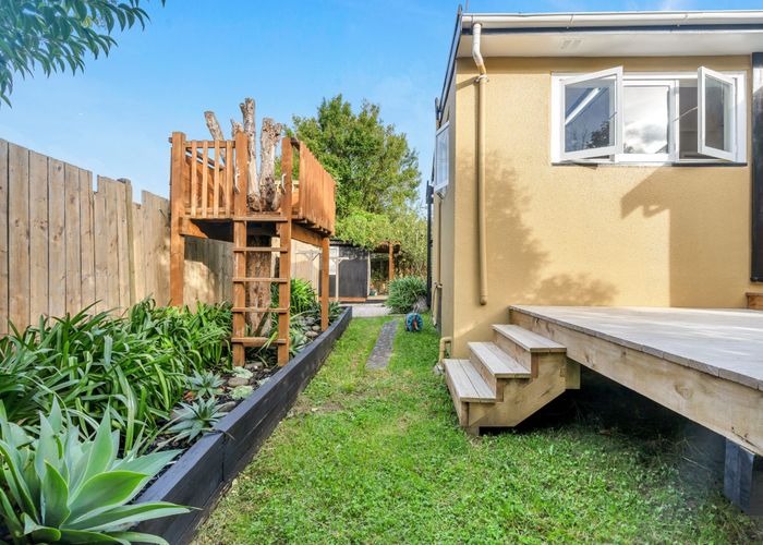  at 2/26 Woodside Road, Massey, Waitakere City, Auckland