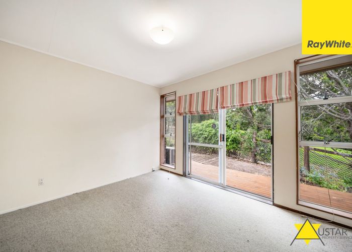  at 2/14 Cezanne Place, New Lynn, Waitakere City, Auckland