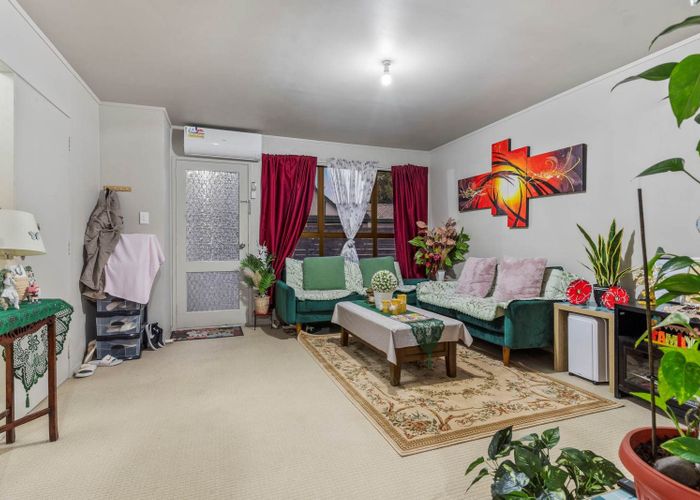  at 1/41 Challen Close, Conifer Grove, Papakura, Auckland