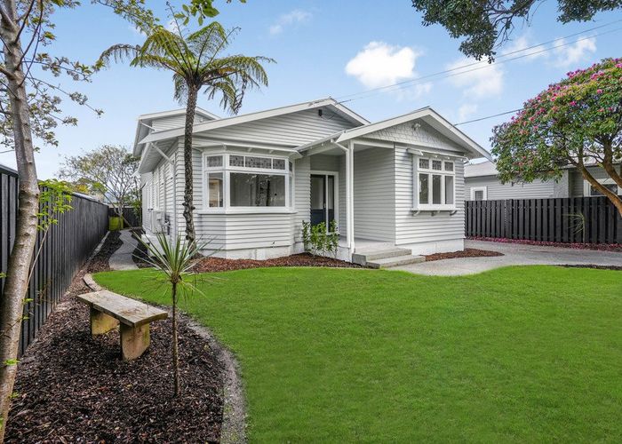  at 33 Whites Line West, Woburn, Lower Hutt, Wellington