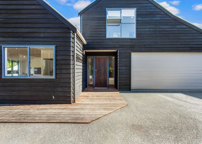  at 33A Luplau Crescent, Cockle Bay, Auckland