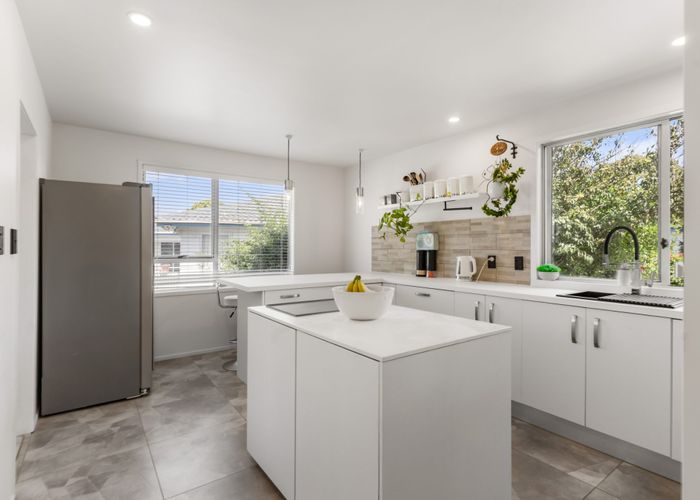  at 5 Becker Drive, Weymouth, Manukau City, Auckland